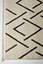 Velar 3609 Krem - Modern Çizgilerle Krem Zeminli Halı Tasarımı - Görsel 3